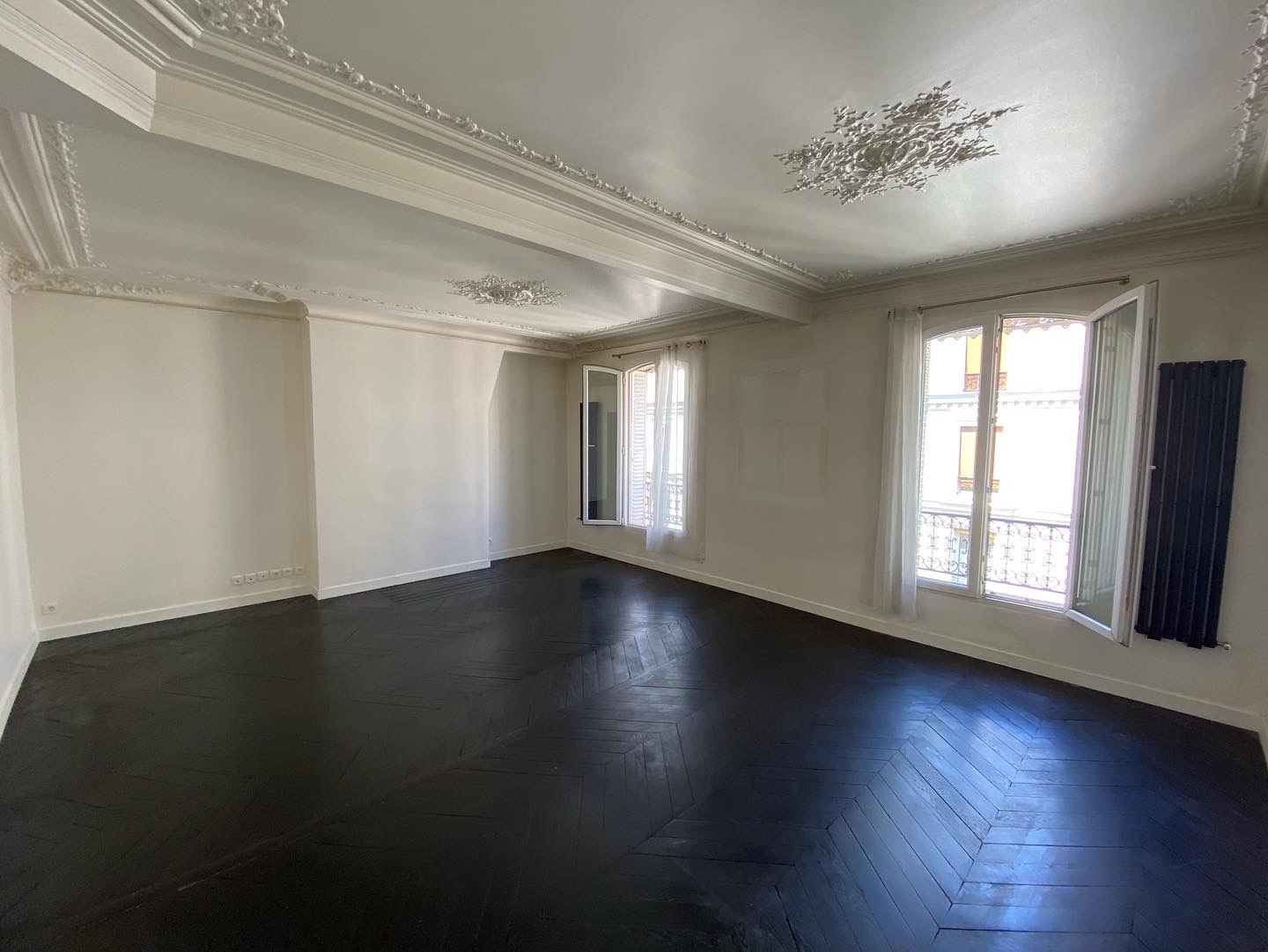 Ponçage de parquet teinté noire